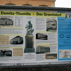 Demitz-Thumitz - granitowa tablica informująca o wiosce granitu