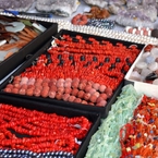 III Jarmark Świąteczny - stoisko z kamieniami i biżuterią naturalną Janusza Talagi