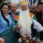 Neptun ze swoją świtą na Święcie Rybaka