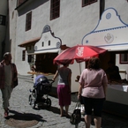 Wizyta na lokalnym jarmarku - stragany nawiązują do tradycyjnej zabudowy Strakonic